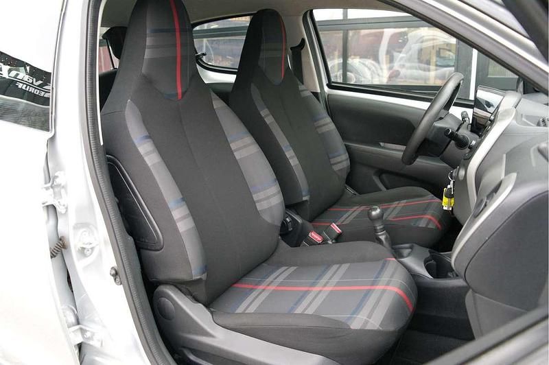 Occasion Peugeot 108 Active 69 PK (50 kW) 2015 Grijs Hatchback