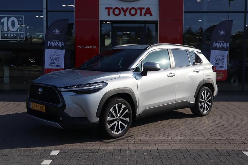 Grijs Gebruikt 2024 Toyota Corolla Cross Style SUV | € 36.499 (Eerlijke prijs) - Afbeelding 1/1