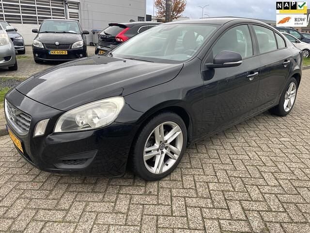Zwart (metallic) Gebruikt 2011 Volvo S60 Kinetic Sedan | € 4.950 (Super prijs) - Afbeelding 1/4