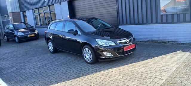 Zwart Gebruikt 2012 Opel Astra Edition Stationwagen | € 6.950 (Iets duurder) - Afbeelding 1/4