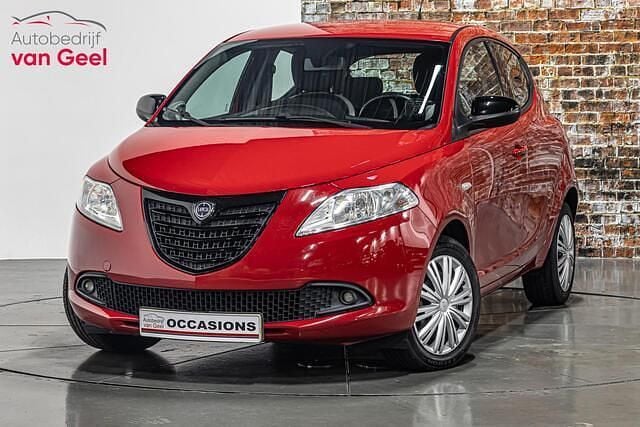 Rood Gebruikt 2014 Lancia Ypsilon Hatchback | € 4.895 (Eerlijke prijs) - Afbeelding 1/4