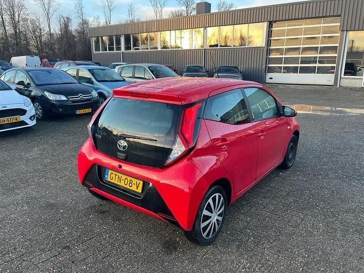 Occasion Toyota Aygo 72 PK (52 kW) 2022 Rood Hatchback