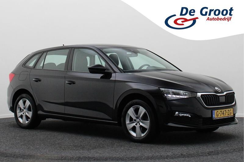 Zwart (metallic) Gebruikt 2020 Skoda Scala Ambition Hatchback | € 14.950 (Eerlijke prijs) - Afbeelding 1/4