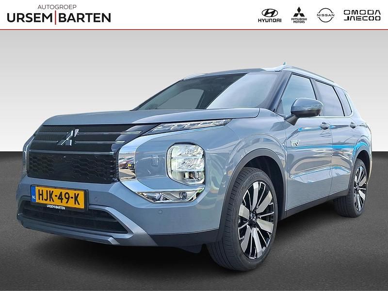 Grijs Occasion 2025 Mitsubishi Outlander P-HEV Edition SUV | € 48.430 - Afbeelding 1/4