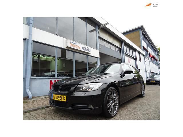 Zwart Occasion 2008 BMW 330 Executive Stationwagen | € 8.250 (Eerlijke prijs) - Afbeelding 1/4