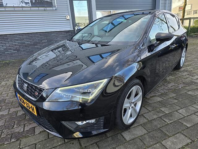 Occasion Seat Leon CONNECT 150 PK (110 kW) 2016 Zwart Hatchback