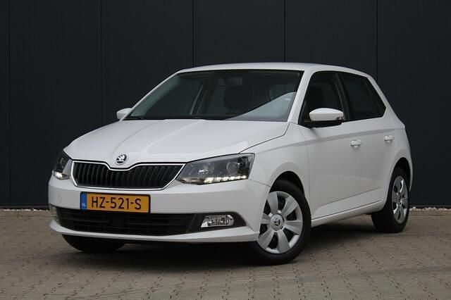 Wit Gebruikt 2016 Skoda Fabia Ambition Hatchback | € 9.499 (Eerlijke prijs) - Afbeelding 1/4