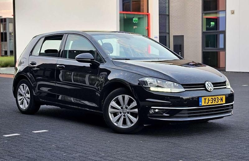 Zwart Gebruikt 2018 VW Golf VII Comfortline Hatchback | € 13.750 (Eerlijke prijs) - Afbeelding 1/4