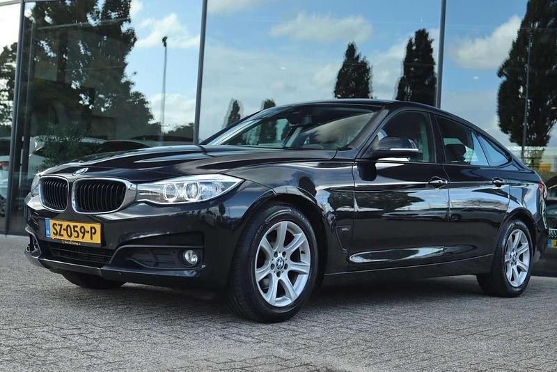 Zwart Gebruikt 2014 BMW 318 Gran Turismo Executive Hatchback | € 14.950 - Afbeelding 1/4