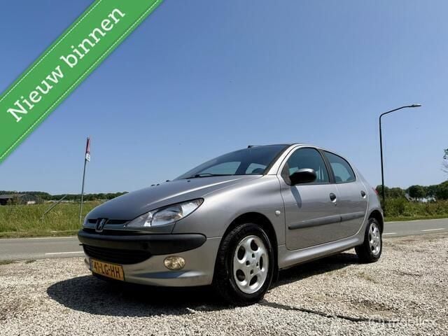 Grijs Gebruikt 2003 Peugeot 206 Hatchback | € 1.999 (Iets duurder) - Afbeelding 1/4