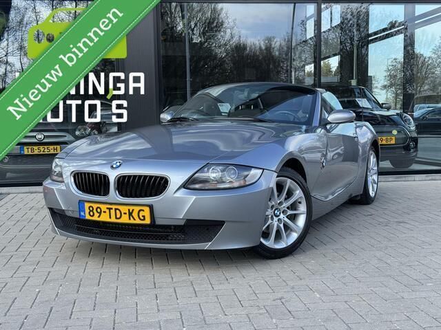 Grijs, metallic lak Gebruikt 2006 BMW Z4 Comfort Edition Cabriolet | € 11.900 (Eerlijke prijs) - Afbeelding 1/4