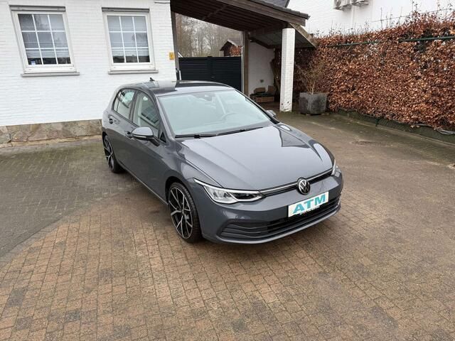 Grijs Gebruikt 2020 VW Golf VII Life Sedan | € 18.990 (Goede deal) - Afbeelding 1/4