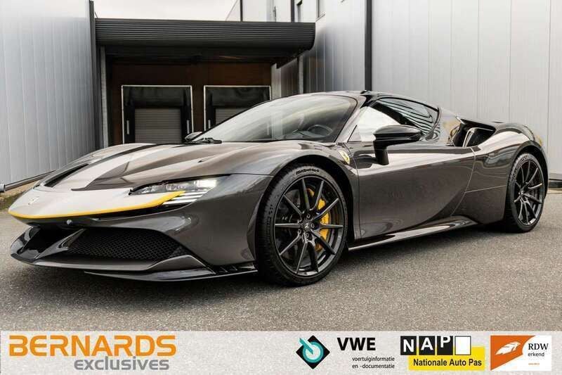 Grijs Gebruikt 2021 Ferrari SF90 Coupé | € 479.950 - Afbeelding 1/4