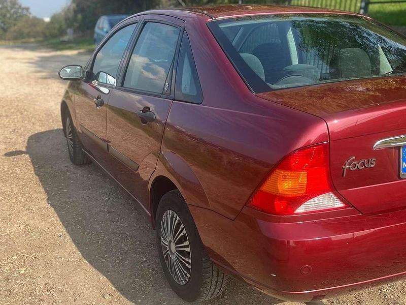Occasion Ford Focus Ghia 101 PK (74 kW) 2000 Rood Sedan
