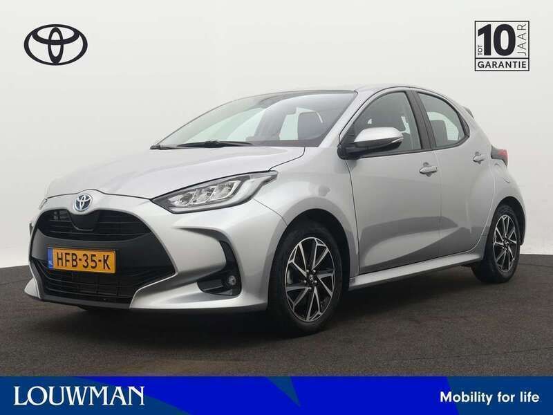 Grijs Gebruikt 2024 Toyota Yaris Hybrid Business Edition Hatchback | € 23.445 (Eerlijke prijs) - Afbeelding 1/3