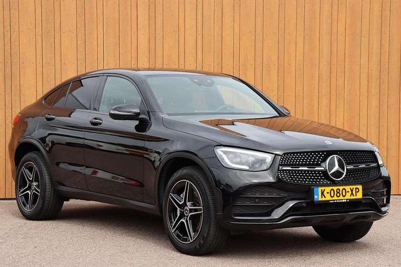 Occasion Mercedes GLC300e Business 320 PK (235 kW) 2021 Zwart, metallic lak Coupé