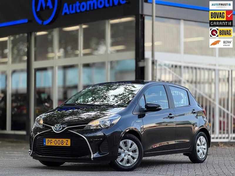 Zwart Gebruikt 2015 Toyota Yaris Hybrid Hatchback | € 9.545 (Eerlijke prijs) - Afbeelding 1/4