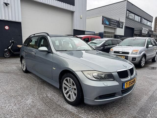 Grijs Occasion 2007 BMW 320 Stationwagen | € 2.499 (Super prijs) - Afbeelding 1/4