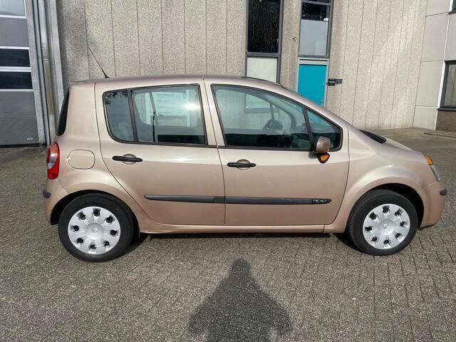 Occasion Renault Modus Authentique 112 PK (82 kW) 2006 Beige MPV