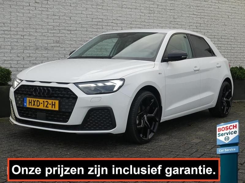 Wit (metallic) Gebruikt 2024 Audi A1 Sportback Hatchback | € 28.400 (Eerlijke prijs) - Afbeelding 1/4