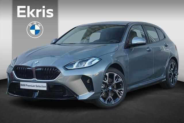 Grijs (metallic) Occasion 2025 BMW 120 Shadowline Hatchback | € 45.950 (Eerlijke prijs) - Afbeelding 1/4
