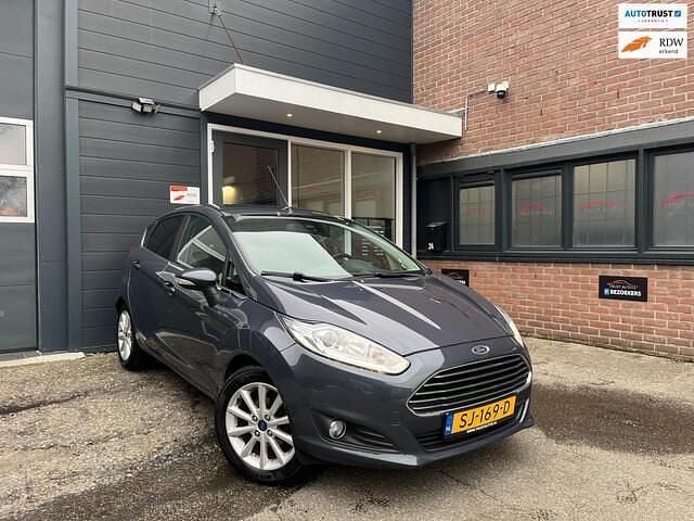 Grijs Gebruikt 2014 Ford Fiesta Titanium Hatchback | € 7.250 (Goede deal) - Afbeelding 1/4