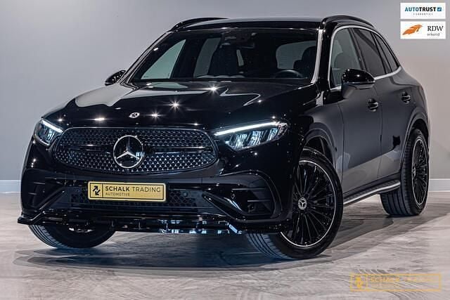 Zwart Gebruikt 2023 Mercedes GLC200 AMG line SUV | € 59.950 (Eerlijke prijs) - Afbeelding 1/4