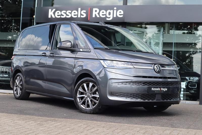 Grijs (metallic) Gebruikt 2023 VW Multivan Energetic Van | € 49.950 - Afbeelding 1/4