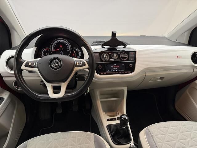 Occasion VW up! Beats 60 PK (44 kW) 2018 Rood Hatchback