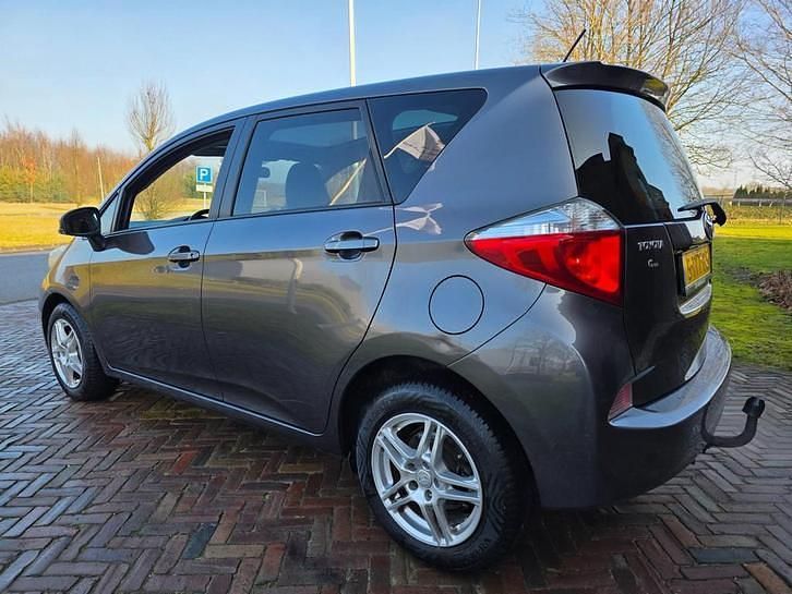 Occasion Toyota Verso-S 99 PK (72 kW) 2014 Grijs MPV