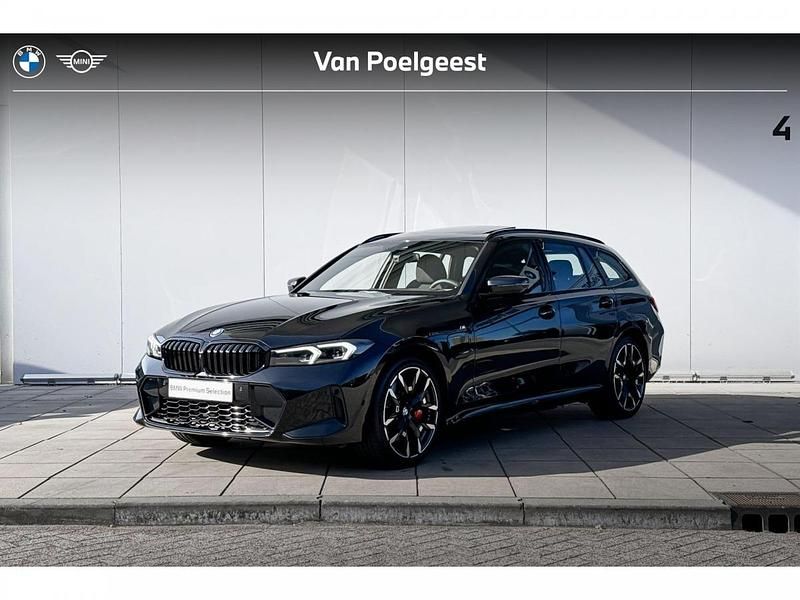 Saphirschwarz metallic (475) (zwart metallic) Gebruikt 2024 BMW 330e Basis Stationwagen | € 59.900 (Duur) - Afbeelding 1/3