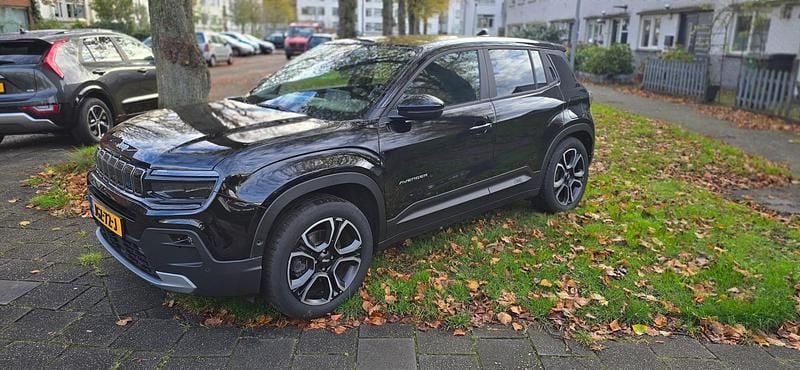 Zwart Gebruikt 2023 Jeep Avenger EV Summit SUV | € 20.000 - Afbeelding 1/4
