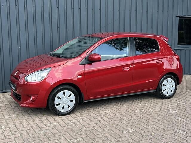 Rood, metallic lak Gebruikt 2013 Mitsubishi Space Star Intense+ Hatchback | € 5.749 (Eerlijke prijs) - Afbeelding 1/4