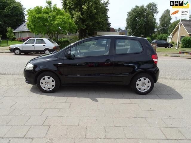 Zwart Gebruikt 2010 VW Fox Trendline Hatchback | € 1.299 (Goede deal) - Afbeelding 1/4