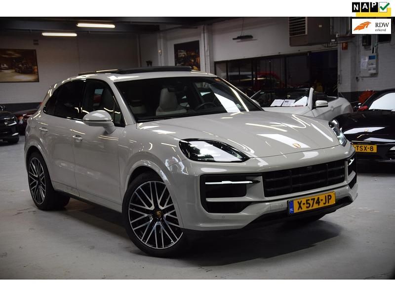 Grijs Gebruikt 2024 Porsche Cayenne SUV | € 99.800 (Eerlijke prijs) - Afbeelding 1/4