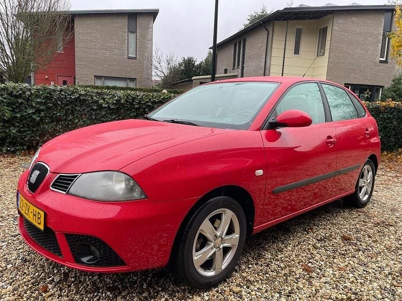 Rood Occasion 2008 Seat Ibiza Hatchback | € 1.475 (Super prijs) - Afbeelding 1/4