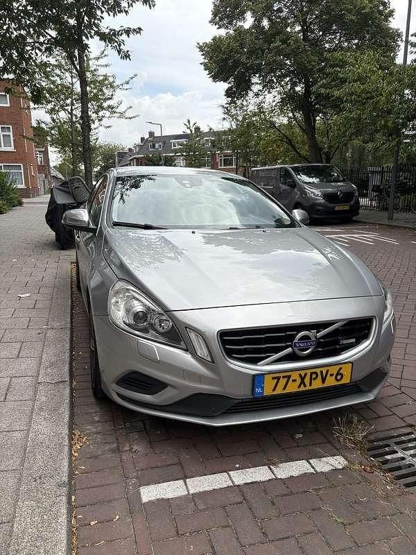 Grijs Gebruikt 2012 Volvo S60 R-Design Sedan | € 7.250 (Super prijs) - Afbeelding 1/4