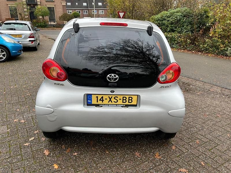 Occasion Toyota Aygo 68 PK (50 kW) 2007 Grijs (metallic) Hatchback