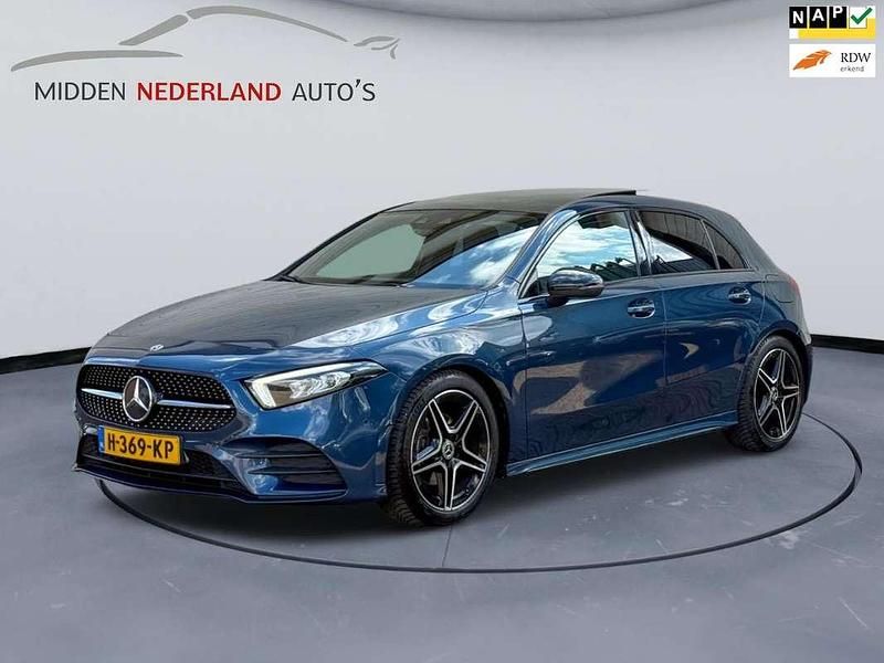 Blauw Gebruikt 2020 Mercedes A180 Business Hatchback | € 18.950 (Goede deal) - Afbeelding 1/4