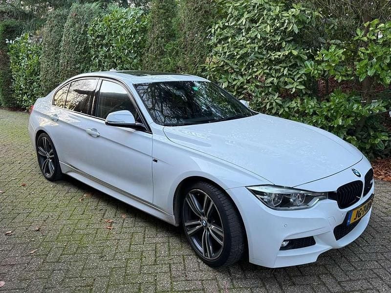 Wit Gebruikt 2016 BMW 330 Sedan | € 14.250 (Goede deal) - Afbeelding 1/4