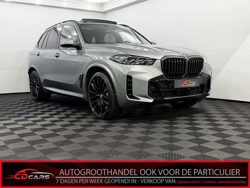 Grijs (metallic) Occasion 2025 BMW X5 Executive SUV | € 96.950 (Duur) - Afbeelding 1/4