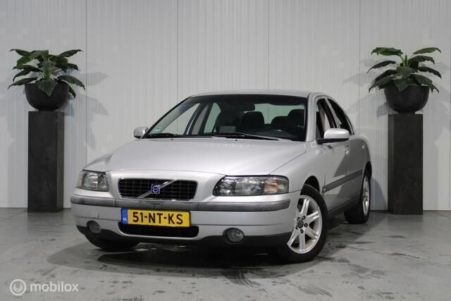Grijs Gebruikt 2004 Volvo S60 Sedan | € 3.600 (Goede deal) - Afbeelding 1/4