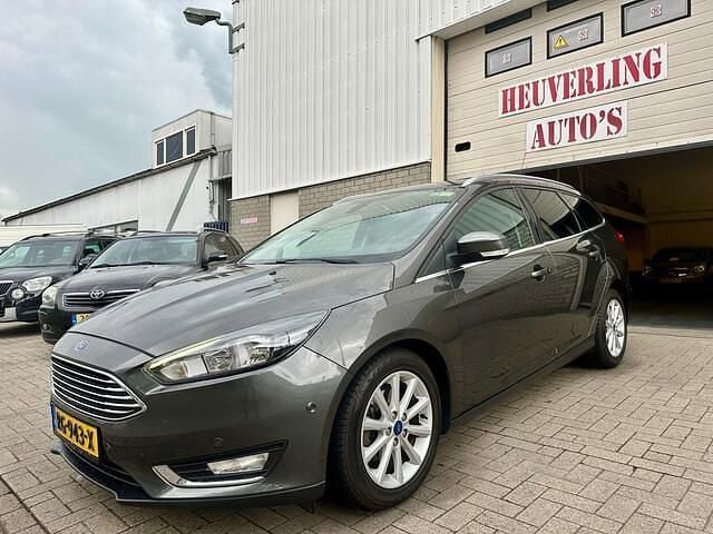 Grijs Gebruikt 2017 Ford Focus Titanium Stationwagen | € 5.999 (Goede deal) - Afbeelding 1/4
