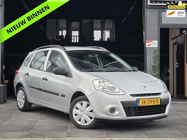 Grijs Gebruikt 2011 Renault Clio GrandTour Authentique Stationwagen | € 3.249 (Eerlijke prijs) - Afbeelding 1/4