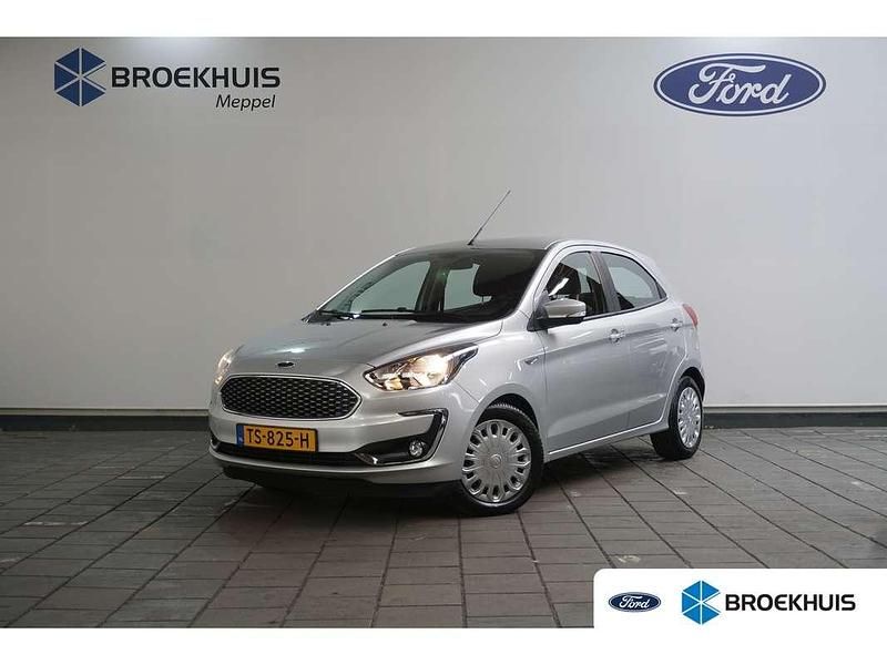 Grijs, metallic lak Gebruikt 2018 Ford Ka Trend Hatchback | € 8.900 (Eerlijke prijs) - Afbeelding 1/4