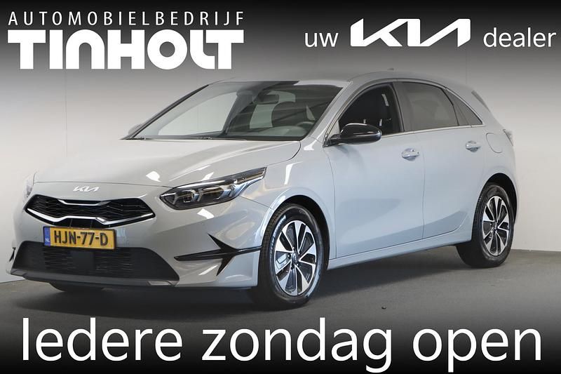 Grijs Occasion 2025 Kia Ceed Hatchback | € 29.450 - Afbeelding 1/4