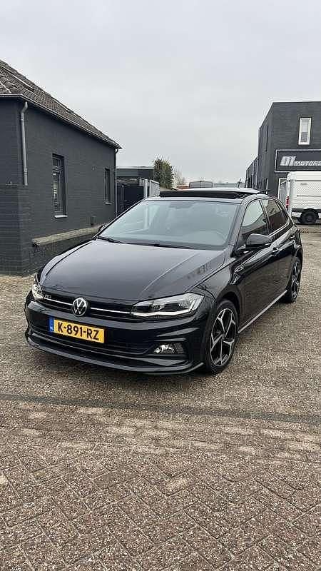 Zwart Occasion 2021 VW Polo R-line Hatchback | € 19.999 (Duur) - Afbeelding 1/4