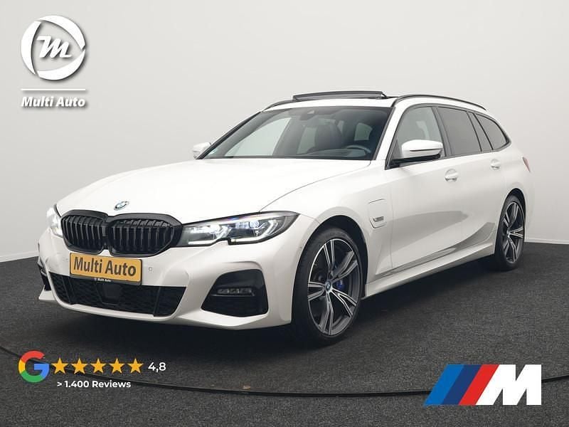 Wit Occasion 2021 BMW 330e M Sport Stationwagen | € 31.740 (Goede deal) - Afbeelding 1/3