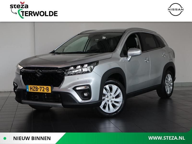 Grijs Gebruikt 2023 Suzuki SX4 S-Cross SUV | € 26.340 (Eerlijke prijs) - Afbeelding 1/4