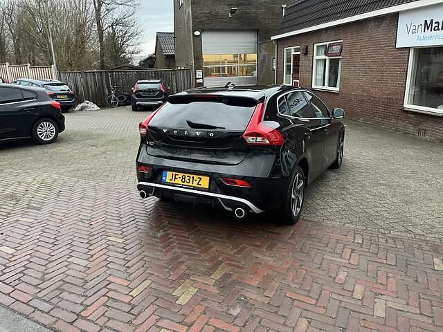 Occasion Volvo V40 R-Design 120 PK (88 kW) 2016 Zwart (metallic) Hatchback